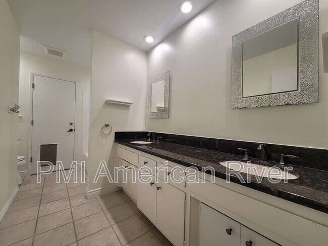 Building Photo - 7817 Palmyra Dr