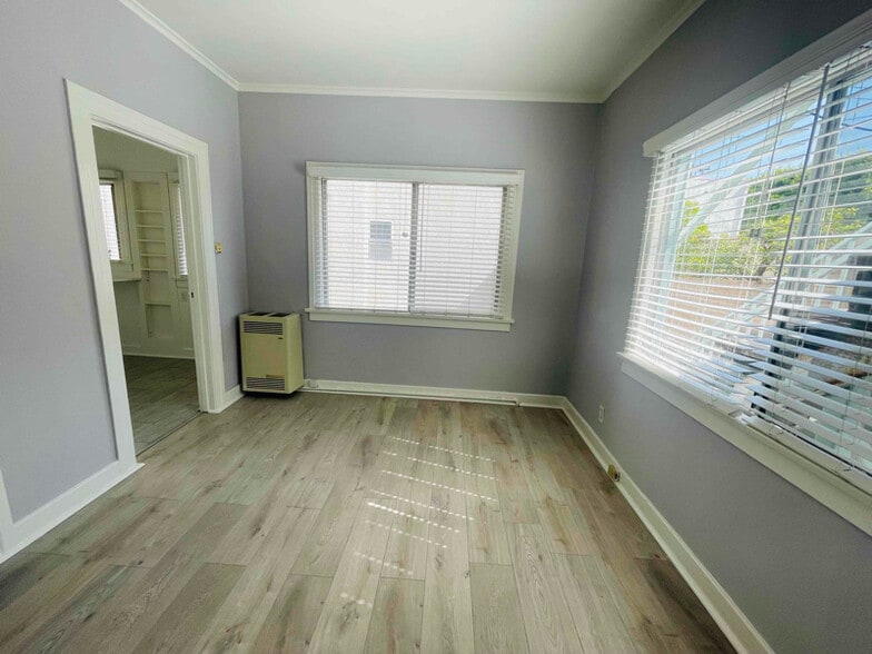 Building Photo - 240 S Reeves Dr