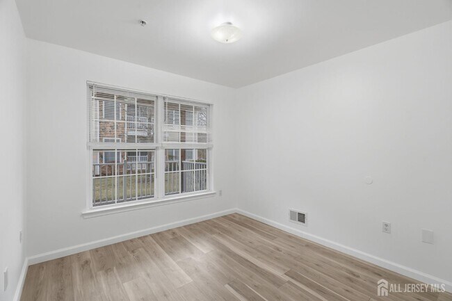 Building Photo - 116 Chariot Ct