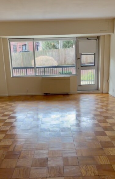 Building Photo - 57 Monmouth St