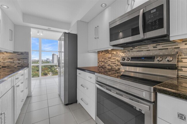Building Photo - 1901 Brickell Ave
