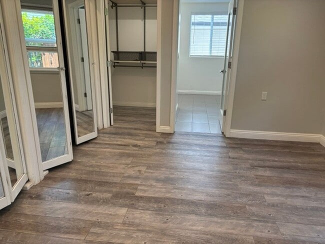 Building Photo - Remodeled 3 Bed 3 Bath House with Jacuzzi ...