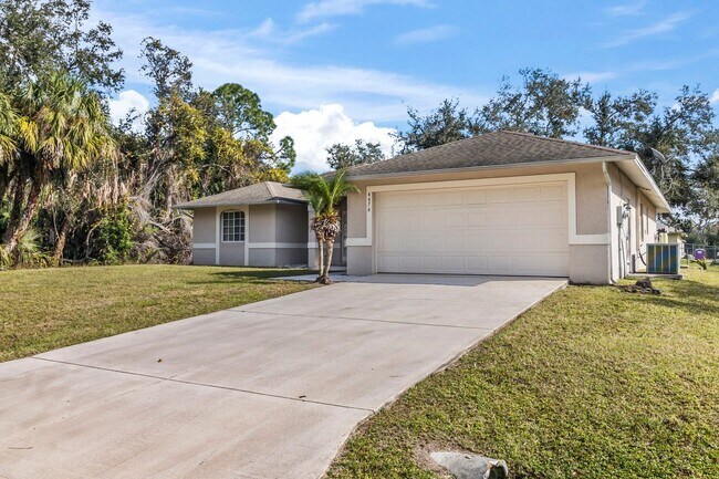 Building Photo - $1,895/month ** Furnished * Annual / Short Term * 3 bed / 2 Bath * Single Family * North Port