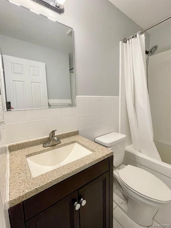 Building Photo - 525 Fairbrook St