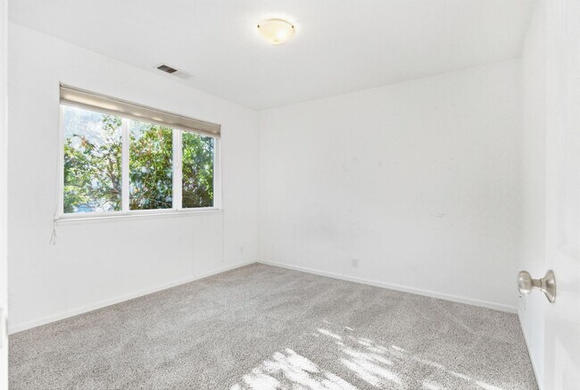 Building Photo - 514-518 10th Street
