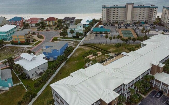Building Photo - 572 E Beach Blvd