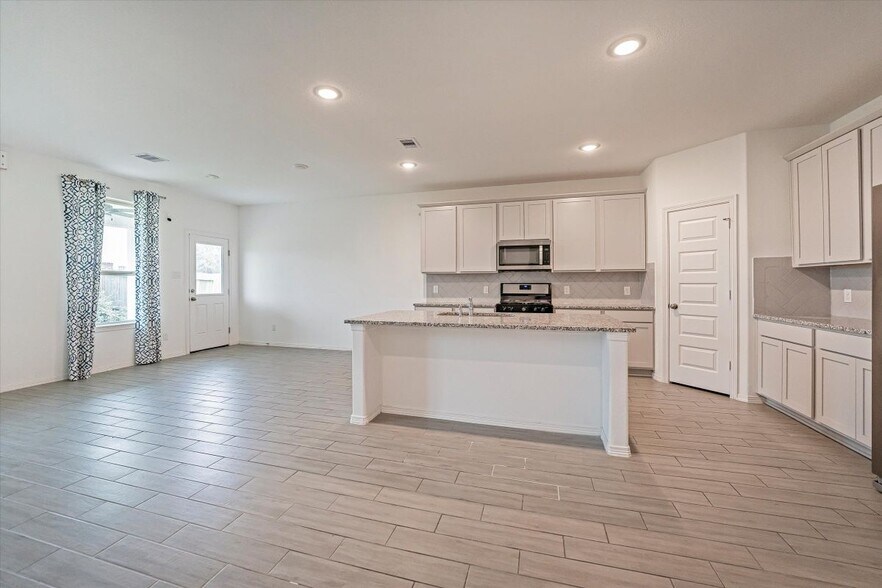 Building Photo - 5806 Aurora Grns Ln