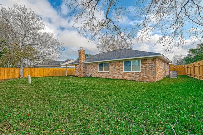 Building Photo - 12122 Fairmeadow Dr