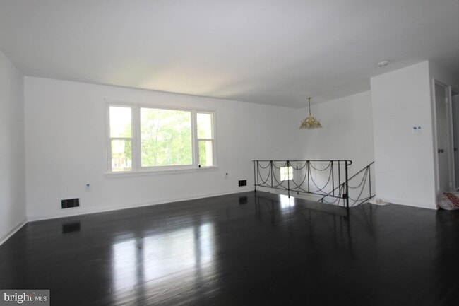 Building Photo - 7803 Woodbourne Ave