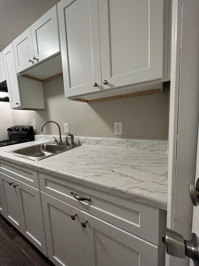 Building Photo - One Month Free! Classic 1 Bedroom Apartment in Historic Downtown College Park!