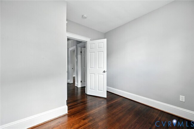 Building Photo - 2909 Woodcliff Ave