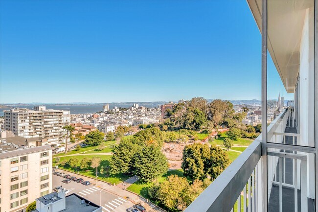 Building Photo - 2200 Sacramento St