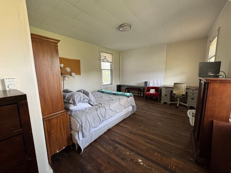 Building Photo - 258 Ann St