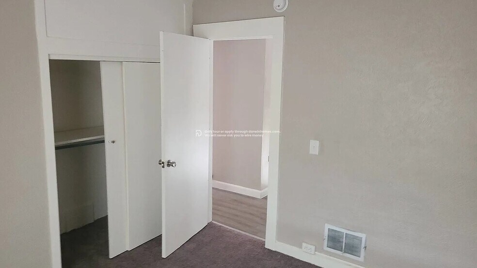 Building Photo - 909 Blaine Ave