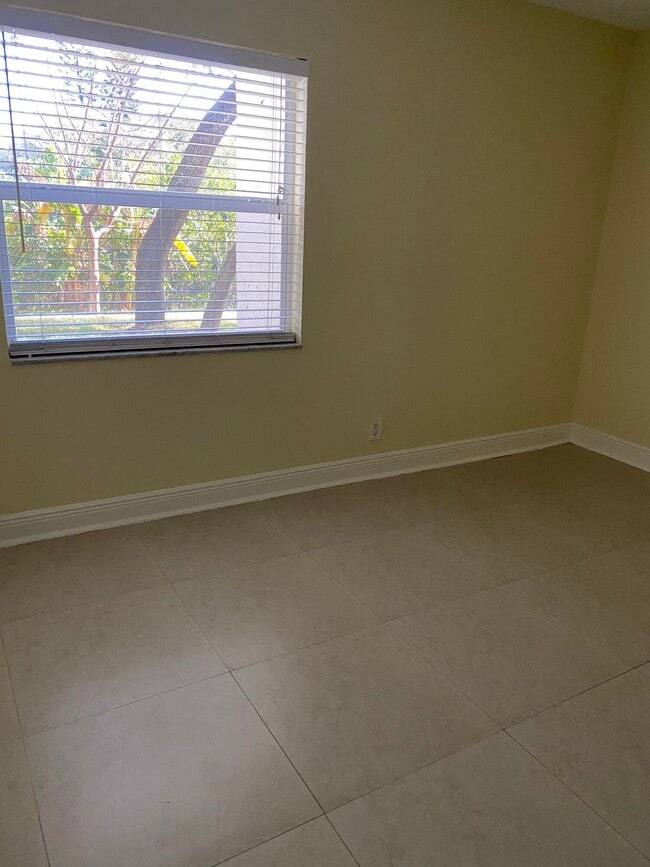 Building Photo - 644 NW 13th St