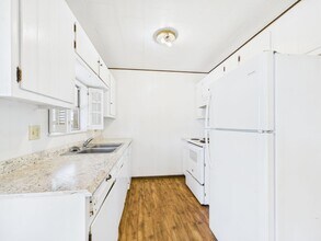 Building Photo - 126 Northwest Dr