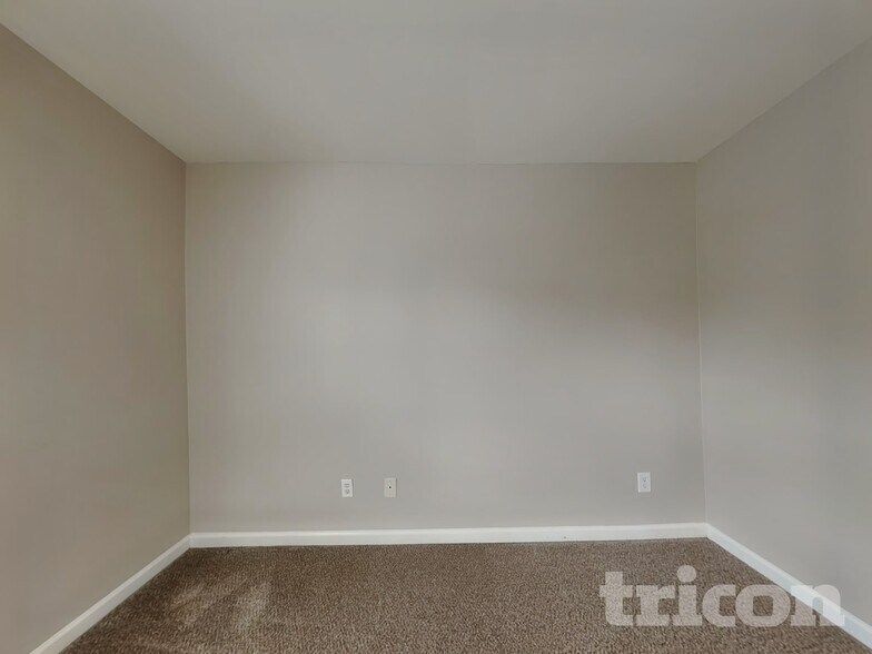 Building Photo - 824 Tibwin Pl SE