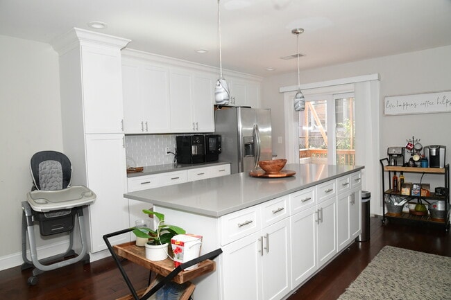 Building Photo - 6256 Osage Ave