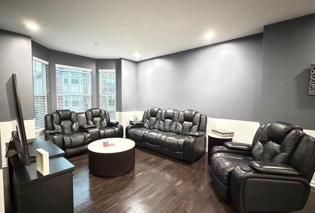 Building Photo - 2911 Henley Ln