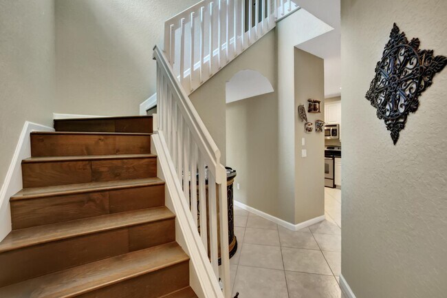 Building Photo - 117 E Prive Cir