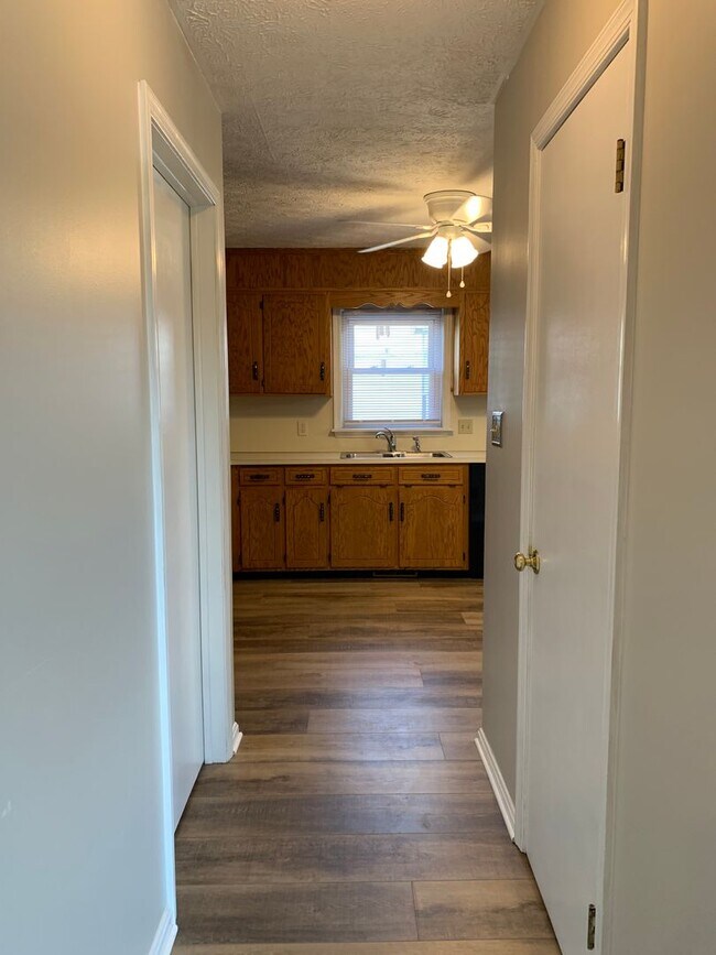 Building Photo - CONTRACT PENDING!!Spacious 2-story, 3 bed/...