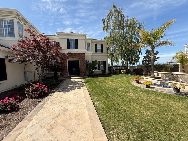 Building Photo - Avalon Heights Fremont 5 bed/4.5 bath, Gated Community, Top Tier Schools Pool, and 180-degree pan...