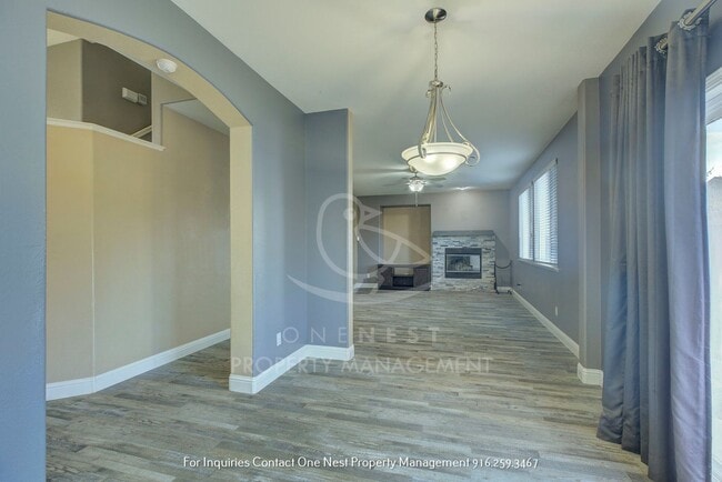 Building Photo - 4 Bedroom, 2 bathroom, 2 car garage