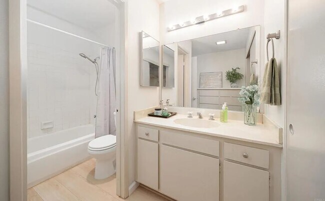 Building Photo - 408 Beacon St