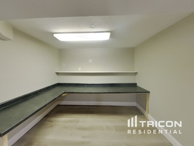 Building Photo - 12911 Overlook Rd