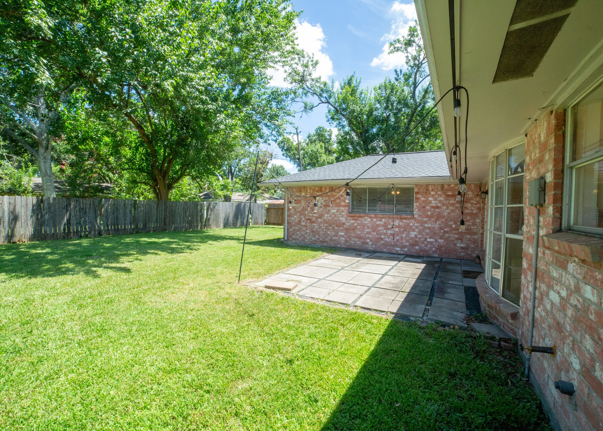 Building Photo - 13602 Fernhill Dr