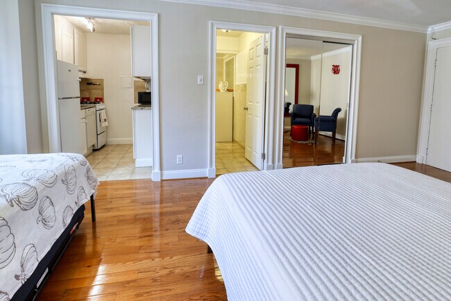 Main view of bath and kitchen - 1420 N St NW