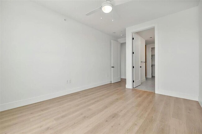 Building Photo - 1701 Simond Ave