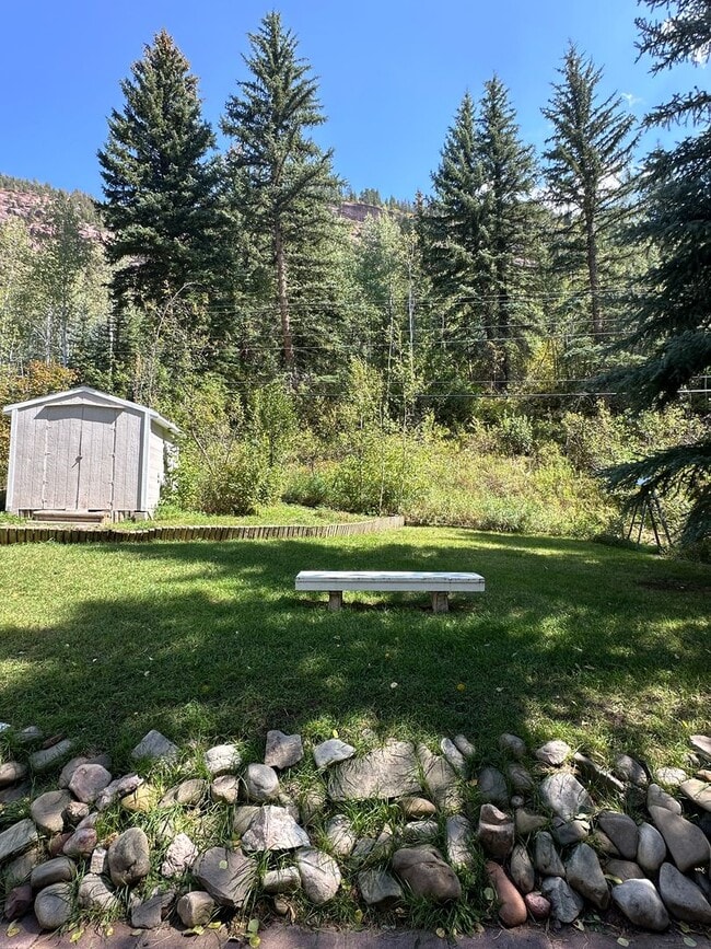 Building Photo - Furnished One Bedroom One Bath Home in Red...