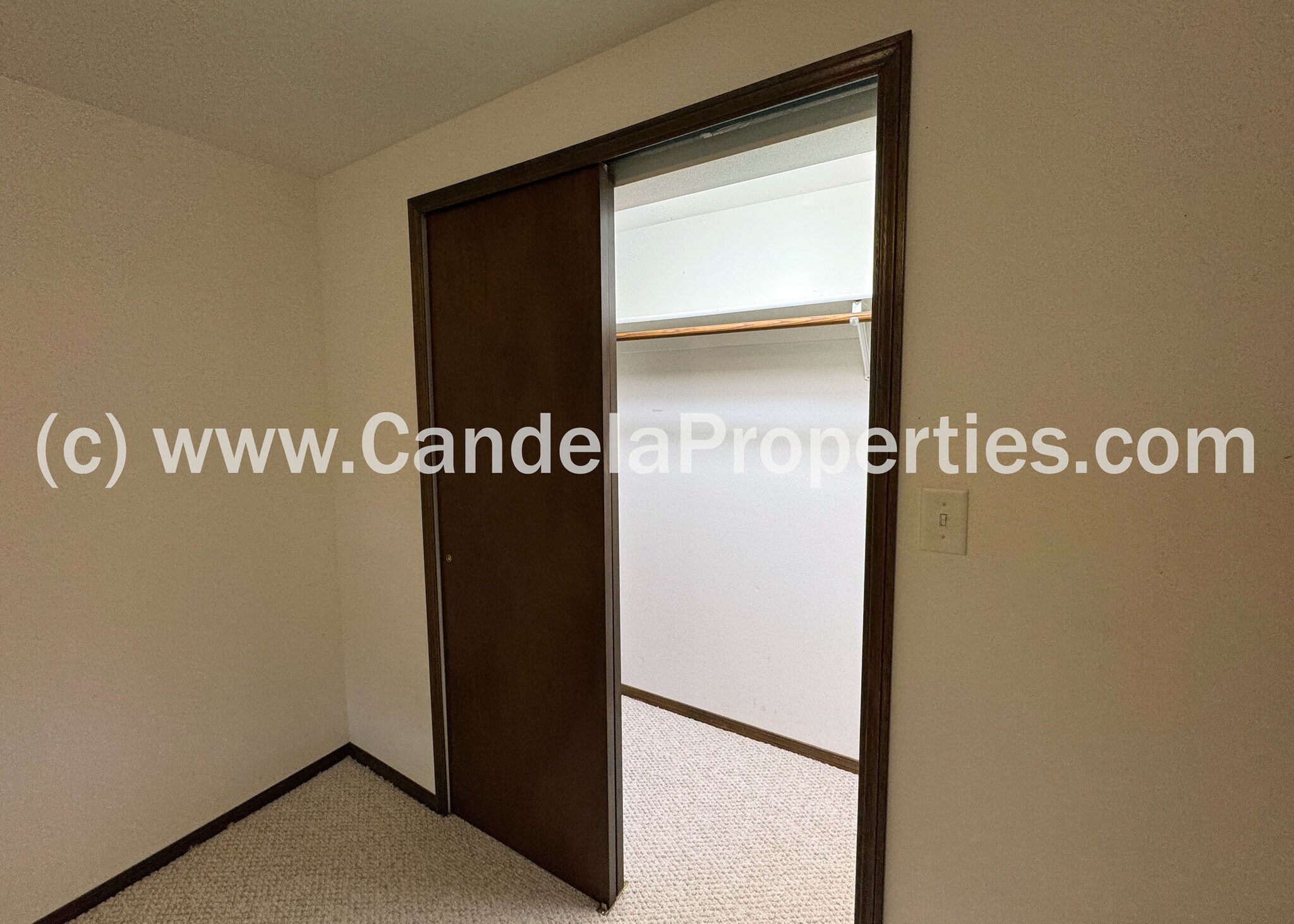 Building Photo - 2970 Shoreham Cir