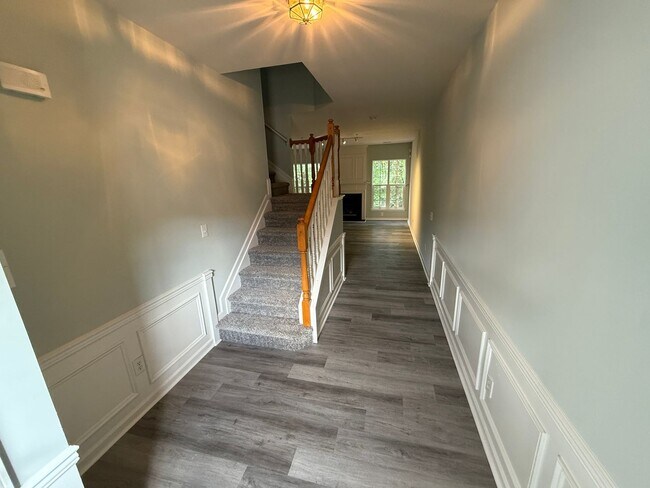 Building Photo - Beautiful Ballantyne townhome in a great L...