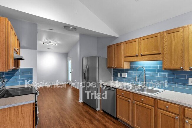 Building Photo - 540 Lake Way