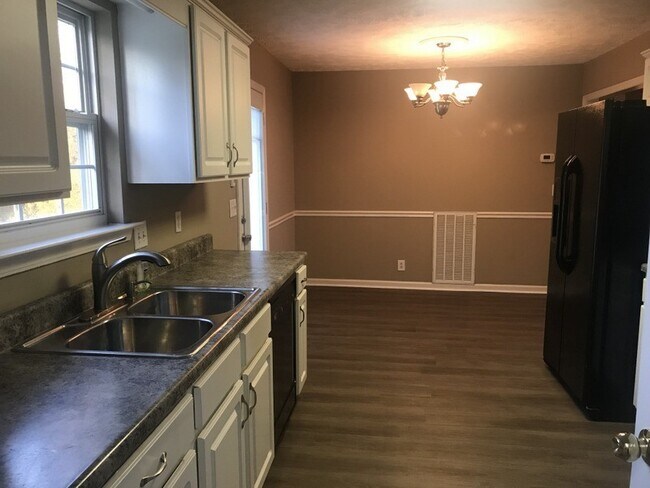 Building Photo - 157 Clearidge Dr