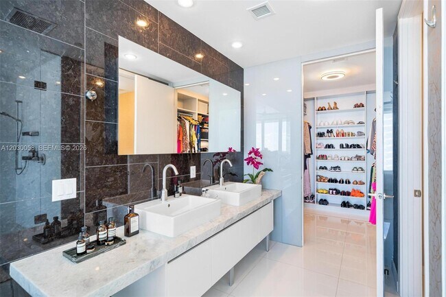 Building Photo - 1100 Biscayne Blvd