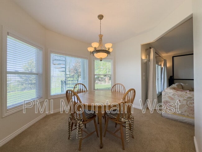 Building Photo - 49 E Fairway Dr