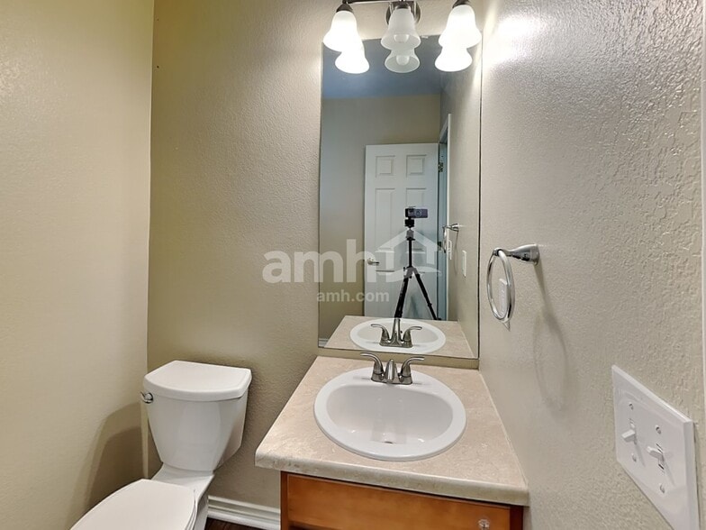 Building Photo - 1622 S Pagosa Ct