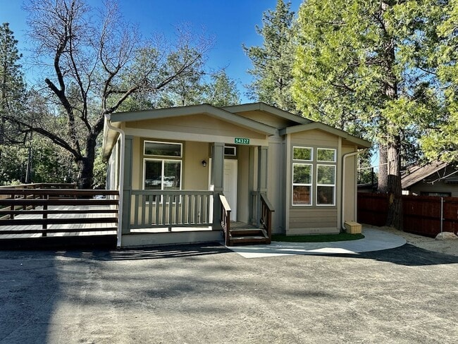 Primary Photo - 54327 Pine Crest Ave