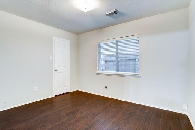 Building Photo - 3806 Flatwood Dr