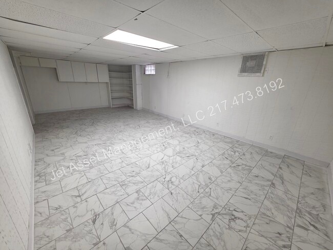 Building Photo - 3 bed house for RENT