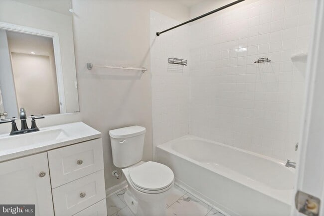 Building Photo - 66 National St