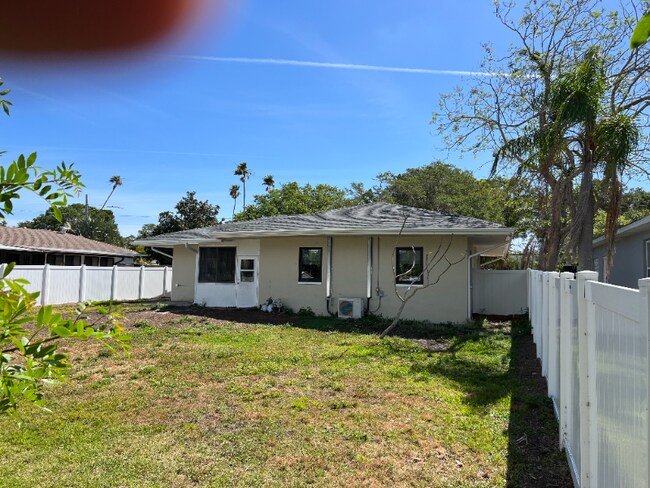 Building Photo - 1748 Bayshore Blvd