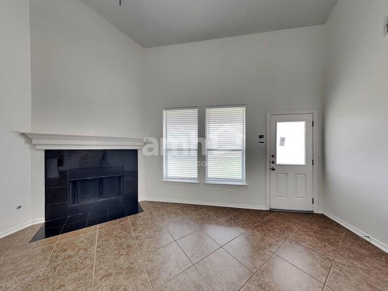 Building Photo - 6434 Tea Tree Dr