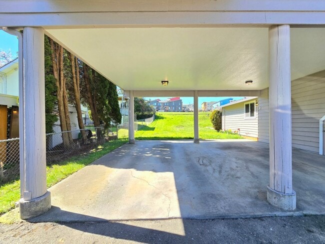 Building Photo - BlyLua