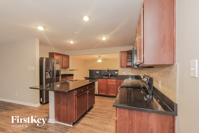 Building Photo - 13934 Lawrence Farm Ln