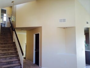 Building Photo - !! JUST REMODELED HOME AVAILABLE TODAYYY !!