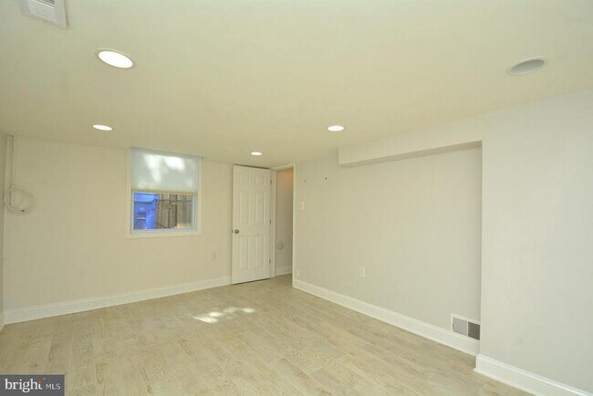Building Photo - 2602 S Troy St